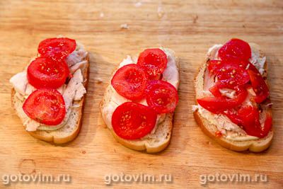 Горячие тосты с курицей, помидорами и сыром, Шаг 05