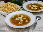 Говяжий бульон с овощами и жареными клецками