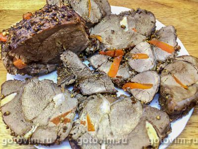 Ароматная буженина из говядины, запеченная в фольге. Фото-рецепт