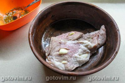 Говядина в духовке по-провански с чесноком, базиликом и тимьяном, Шаг 03