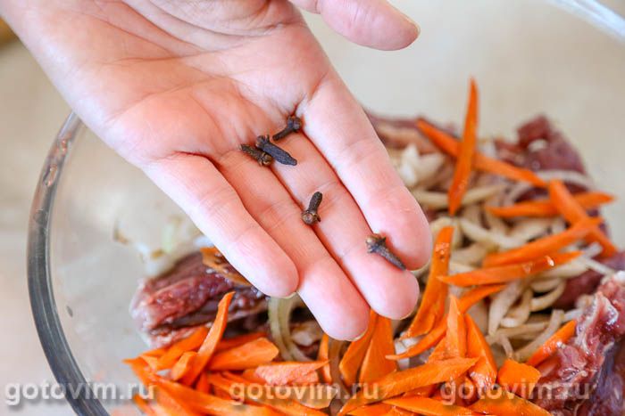 Рецепт: Говяжьи ребрышки с овощами - запеченные в рукаве