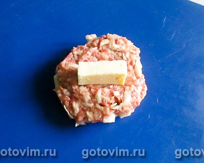 Говяжьи котлеты с капустой и сыром, запечённые в духовке, Шаг 04