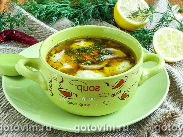Гречневый суп с картофельными клецками и грибами. Фотография рецепта