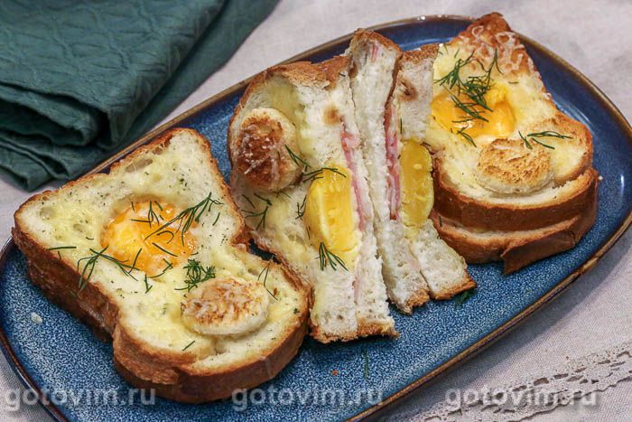 Двойные гренки с яйцом, сыром и беконом в духовке. Фотография рецепта