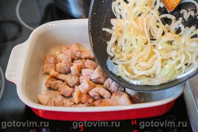 Картошка с мясом и грибами в духовке, Шаг 05