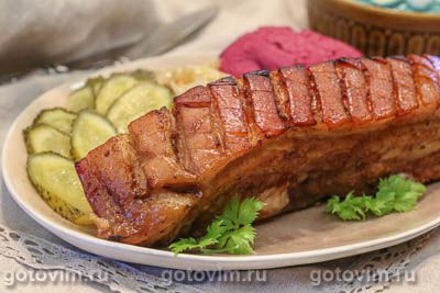 Свиная грудинка, запеченная с аджикой в фольге 