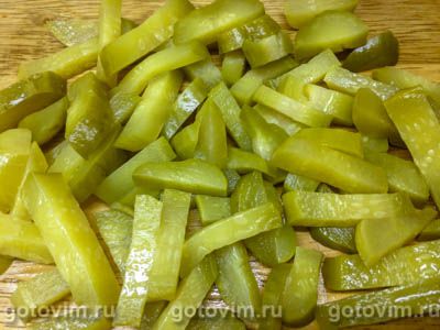 Гусиные желудки с морковью и маринованными огурцами на сковороде, Шаг 03