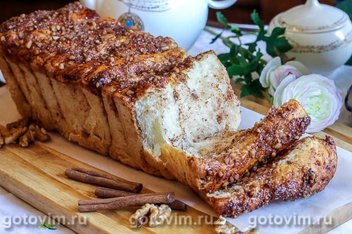 Отрывной хлеб-гармошка с корицей и грецкими орехами. Фотография рецепта
