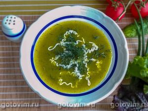 Холодный огуречный суп на бульоне