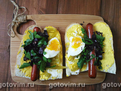 Хот-дог с острым маринованным перчиком, сыром фета и яйцом всмятку, Шаг 08