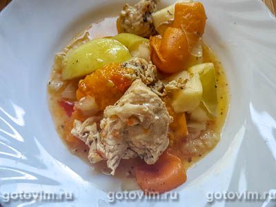 Тушеная индейка с абрикосами, помидорами и яблоками. Фото-рецепт