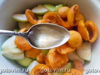 Тушеная индейка с абрикосами, помидорами и яблоками, Шаг 06