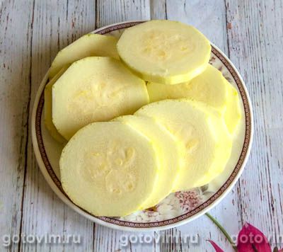 Кабачки, запечённые в духовке с картофелем, помидорами и сыром, Шаг 01