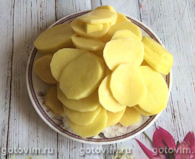 Кабачки, запечённые в духовке с картофелем, помидорами и сыром, Шаг 03
