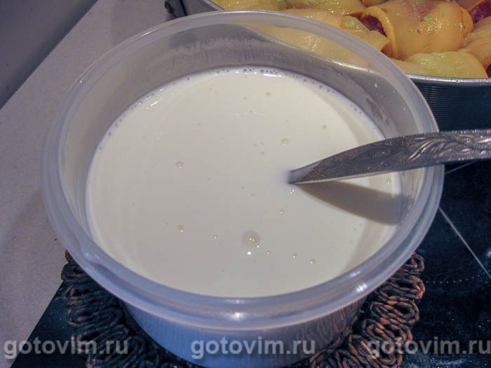 Рулетики из кабачков с фаршем в молочном соусе, Шаг 06