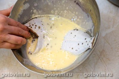 Камбала в кляре и панировке из манки, жаренная на сковороде, Шаг 04