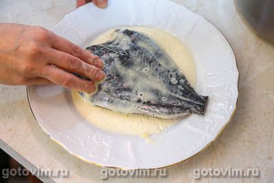 Камбала в кляре и панировке из манки, жаренная на сковороде, Шаг 05