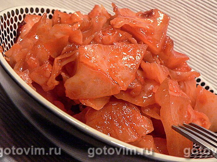Тушеная капуста с томатной пастой. Фотография рецепта
