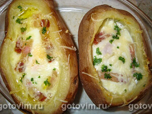 Картофель, фаршированный яйцами и беконо