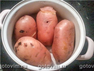 Картофель, запеченный с перепелиными яйцами и камамбером , Шаг 01