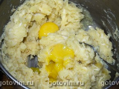 Картофельные гнезда с курицей в духовке, Шаг 04