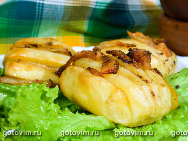 Картошка в духовке с салом или беконом