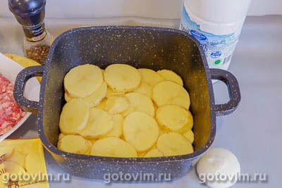 Картофельная запеканка с фаршем, сыром и молоком, Шаг 01
