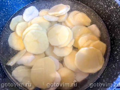 Картофельная запеканка с колбасой и сыром