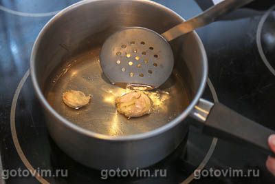 Мелкий картофель в кожуре, обжаренный в чесночном масле с розмарином, Шаг 05