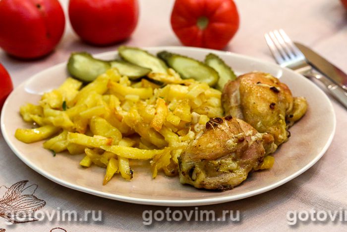 Курица с картофелем в духовке. Фотография рецепта