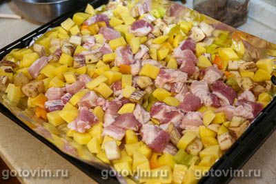 Картошка с мясом и овощами в духовке, Шаг 04