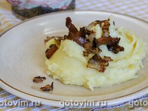 Картофельное пюре с луком и беконом