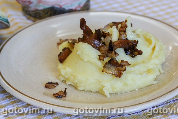 Картофельное пюре с луком и беконом. Фотография рецепта