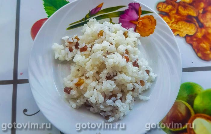 Каша рисовая с изюмом. Фотография рецепта