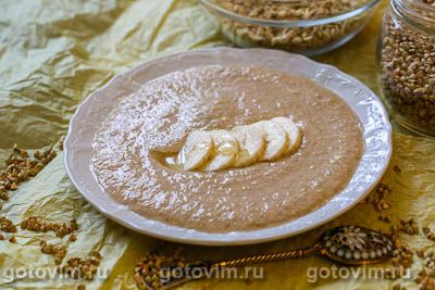 Каша из пророщенной зеленой гречки с бананом и мёдом