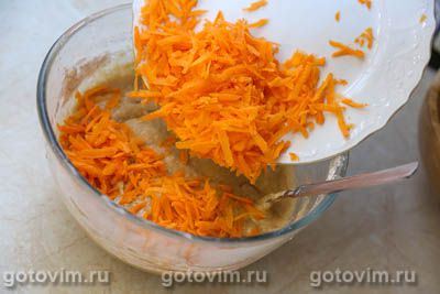 Бананово-морковный кекс с вяленой клюквой и орехами, Шаг 08