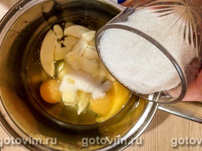 Кекс на майонезе кокосовой стружкой и шоколадной глазурью, Шаг 01