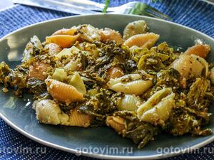 Конкильони с капустой кейл и грецкими орехами