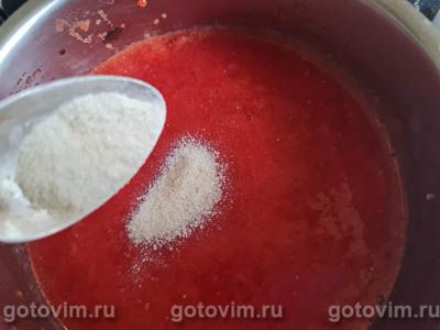 Желе из йогурта с творожным сыром и клубникой (на желатине), Шаг 06