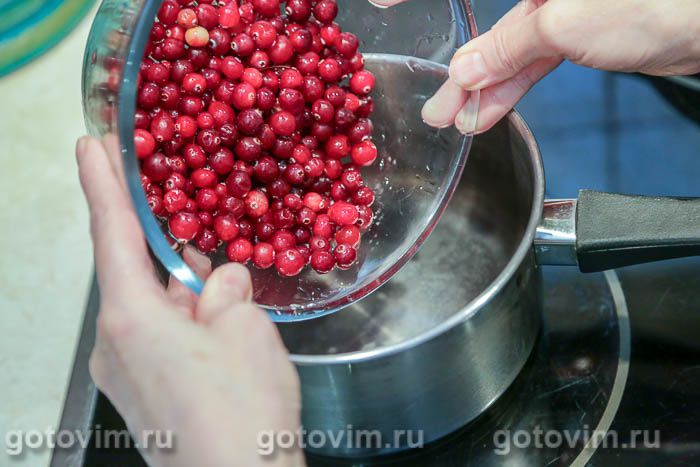 Клюквенный соус с красным вином и корицей , Шаг 01