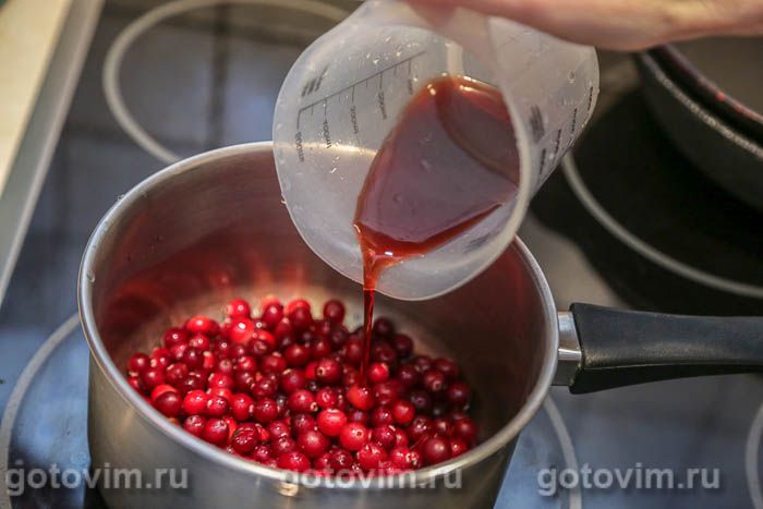 Клюквенный соус с красным вином и корицей , Шаг 02