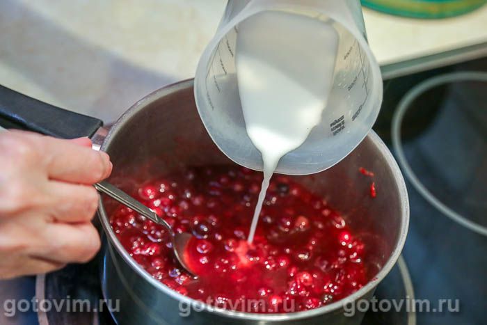 Клюквенный соус с красным вином и корицей , Шаг 05