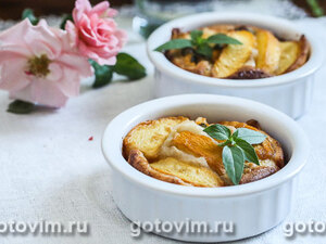      (Peach cobbler with basil)