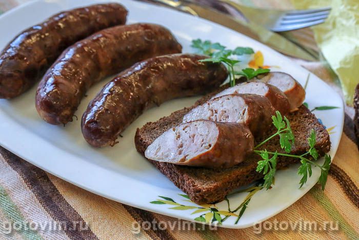 Домашние копченые колбаски из свинины . Фотография рецепта