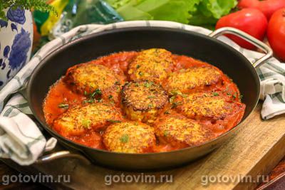 Рыбные котлеты в томатном соусе с вином