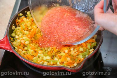 Котлеты из свинины с курицей, запеченные в овощном соусе, Шаг 06