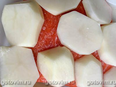 Красная рыба, запеченная с картофелем в духовке (в рукаве), Шаг 02