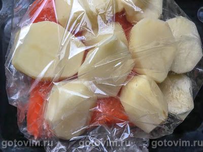 Красная рыба, запеченная с картофелем в духовке (в рукаве), Шаг 03