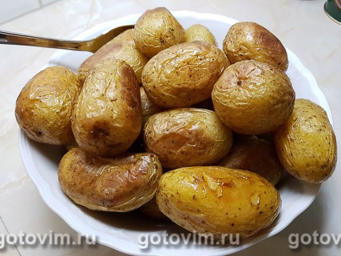 Печеная картошка в духовке. Фотография рецепта