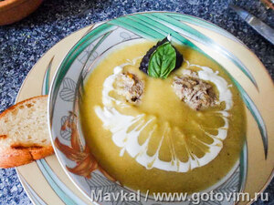Крем-суп из кабачка с фрикадельками
